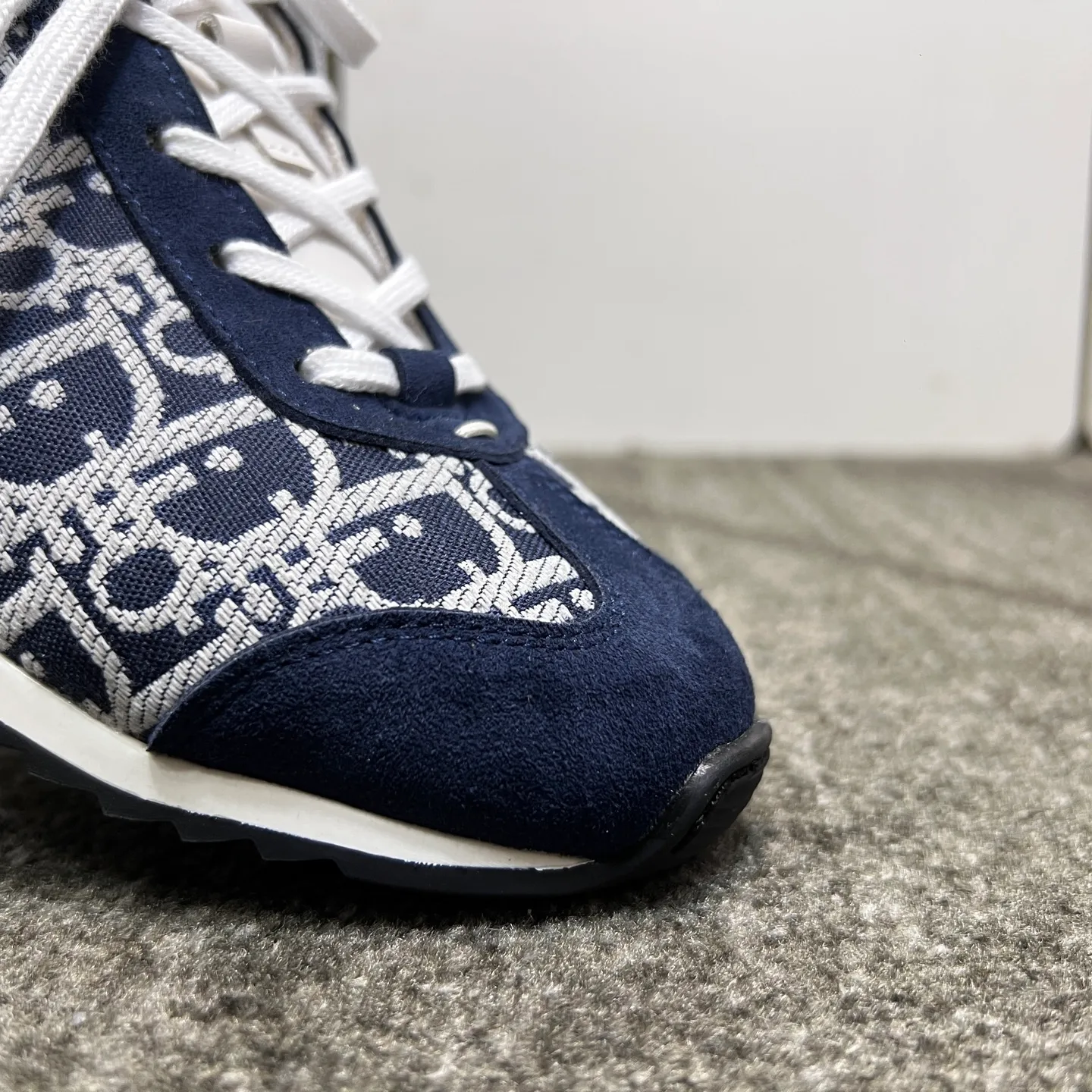 Factory price: 420💰【DIAo•Dior】Original quality.~ Unique modern style sneakers. 🏃A must-have casual shoe for trendy men😍😍 Original brand imported from Italy, imported original leather, sheep lining (refuses to discolor and grind feet) Sole: Original sole provided by the original factory, French lazy style design ⚠️Fit to the feet, original quality, super comfortable original sole. It’s like shooting the real thing 🎬The real thing is better, high-quality sneakers, size: 38-44, custom-made 45